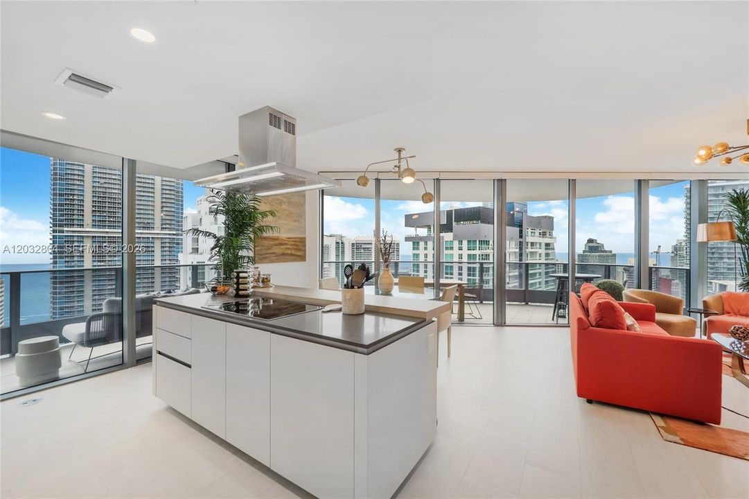 For Sale: $1,580,000 (2 beds, 2 baths, 1286 Square Feet)