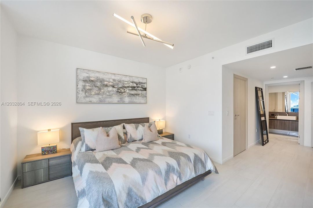 For Sale: $1,580,000 (2 beds, 2 baths, 1286 Square Feet)