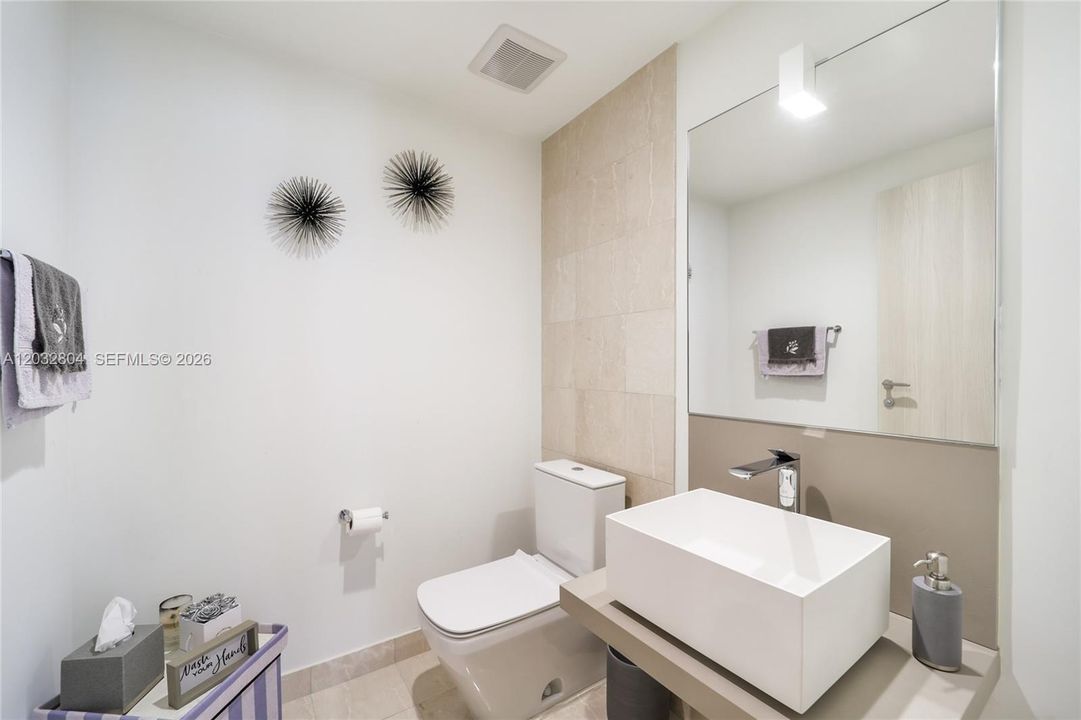 For Sale: $1,580,000 (2 beds, 2 baths, 1286 Square Feet)