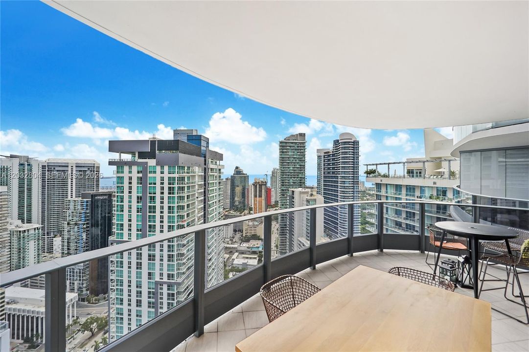 For Sale: $1,580,000 (2 beds, 2 baths, 1286 Square Feet)