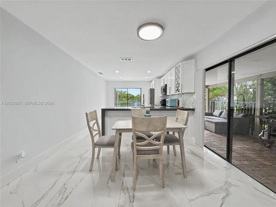 For Sale: $625,000 (2 beds, 2 baths, 1175 Square Feet)