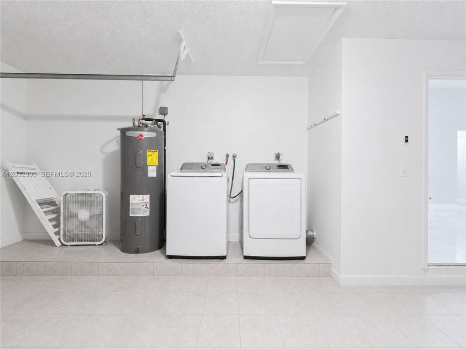 For Sale: $625,000 (2 beds, 2 baths, 1175 Square Feet)