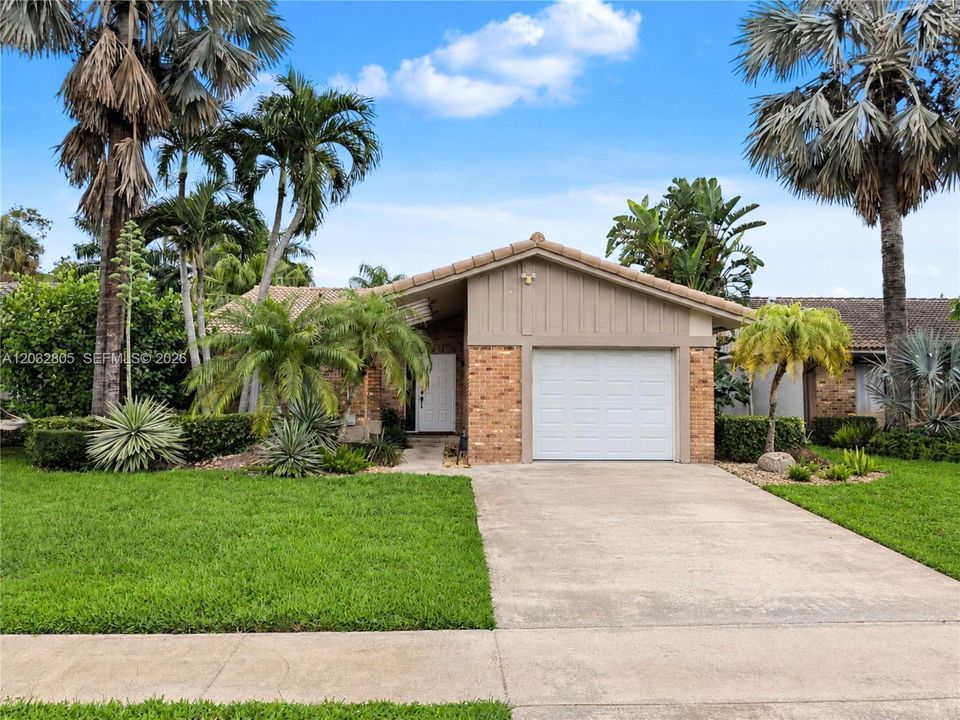 For Sale: $625,000 (2 beds, 2 baths, 1175 Square Feet)