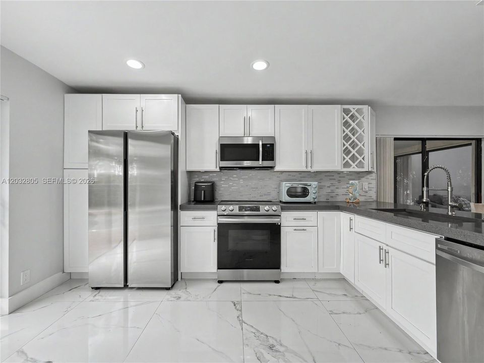 For Sale: $625,000 (2 beds, 2 baths, 1175 Square Feet)
