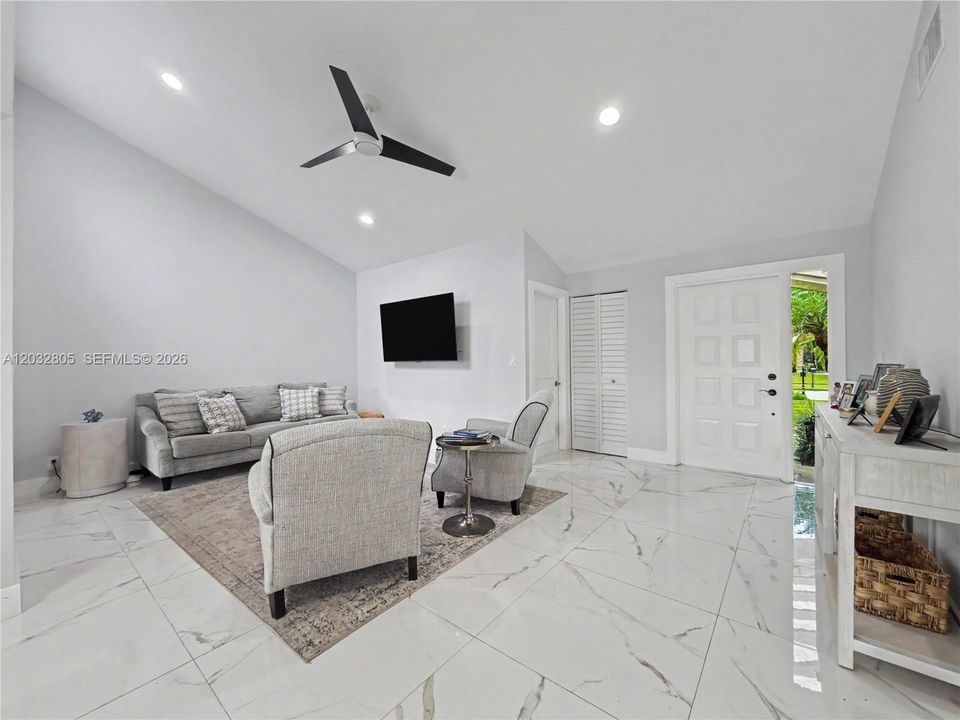 For Sale: $625,000 (2 beds, 2 baths, 1175 Square Feet)
