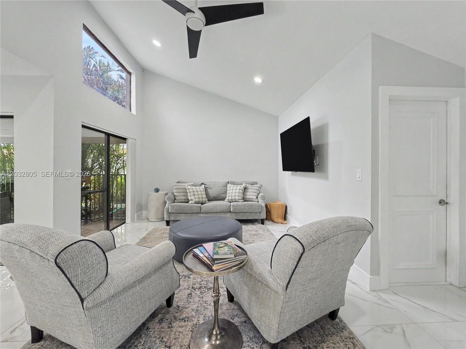 For Sale: $625,000 (2 beds, 2 baths, 1175 Square Feet)