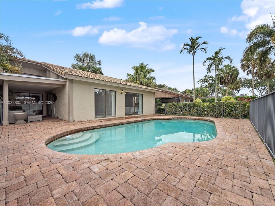 For Sale: $625,000 (2 beds, 2 baths, 1175 Square Feet)