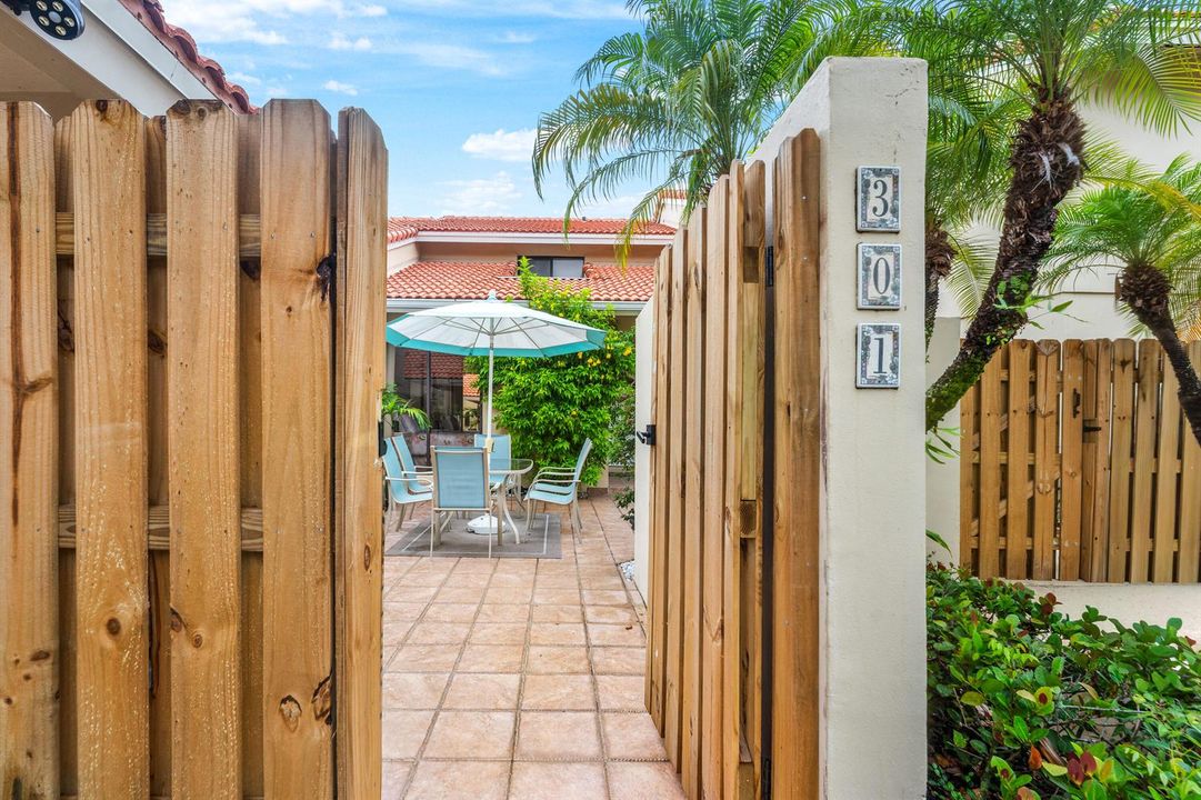 004-301OldMeadowWay-PalmBeachGardens-FL-