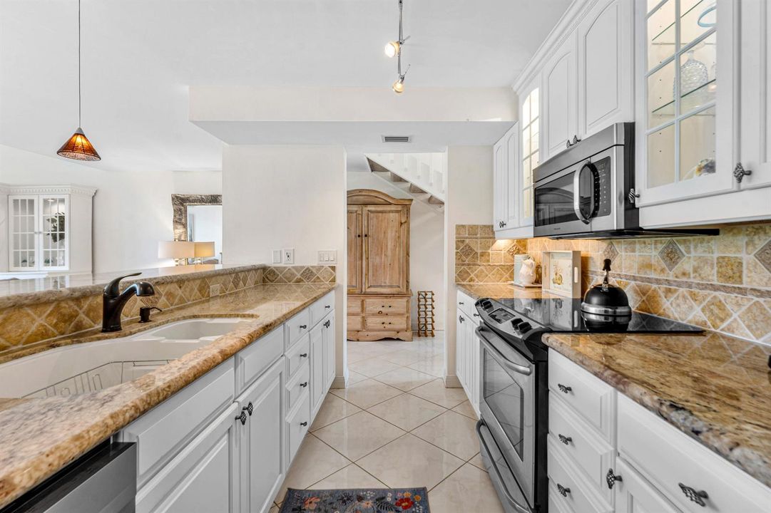 010-301OldMeadowWay-PalmBeachGardens-FL-