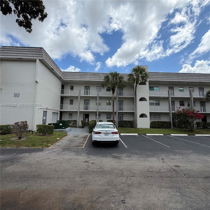 For Sale: $75,999 (1 beds, 1 baths, 640 Square Feet)