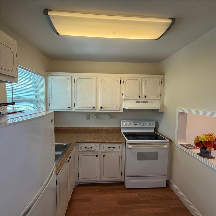 For Sale: $75,999 (1 beds, 1 baths, 640 Square Feet)