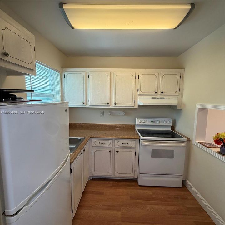 For Sale: $75,999 (1 beds, 1 baths, 640 Square Feet)