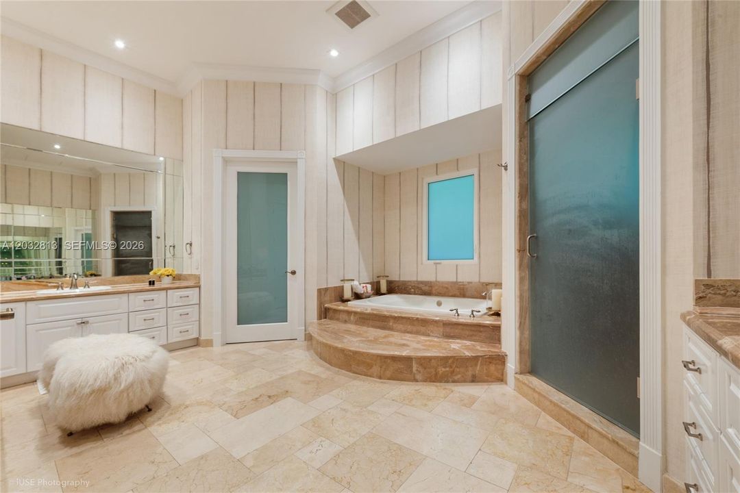 For Rent: $33,500 (6 beds, 6 baths, 7646 Square Feet)