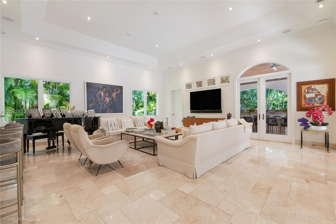 For Rent: $33,500 (6 beds, 6 baths, 7646 Square Feet)