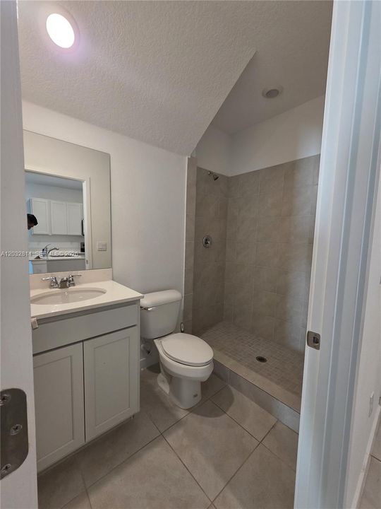 В аренду: $3,650 (4 спален, 3 ванн, 1685 Квадратных фут)