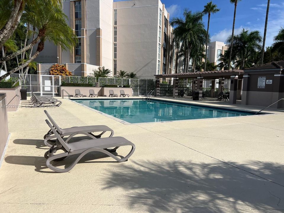 For Rent: $2,950 (2 beds, 2 baths, 1230 Square Feet)
