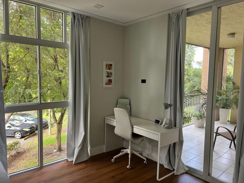 For Rent: $2,950 (2 beds, 2 baths, 1230 Square Feet)