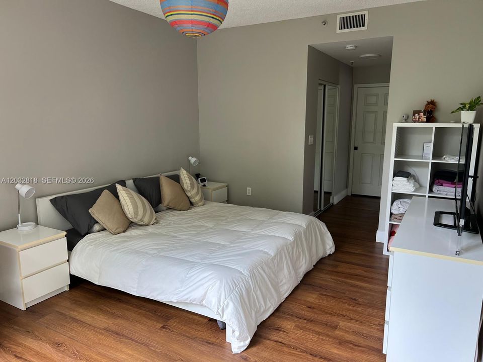 For Rent: $2,950 (2 beds, 2 baths, 1230 Square Feet)
