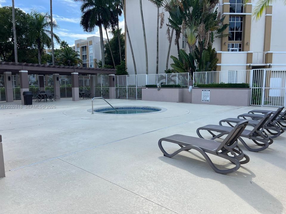 For Rent: $2,950 (2 beds, 2 baths, 1230 Square Feet)