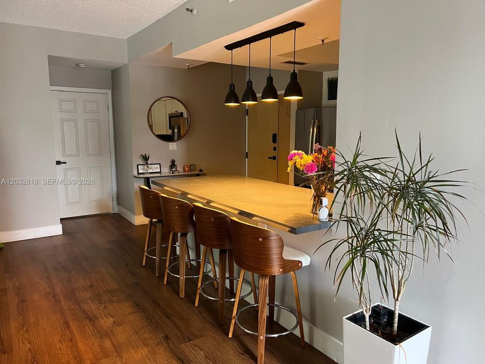 For Rent: $2,950 (2 beds, 2 baths, 1230 Square Feet)