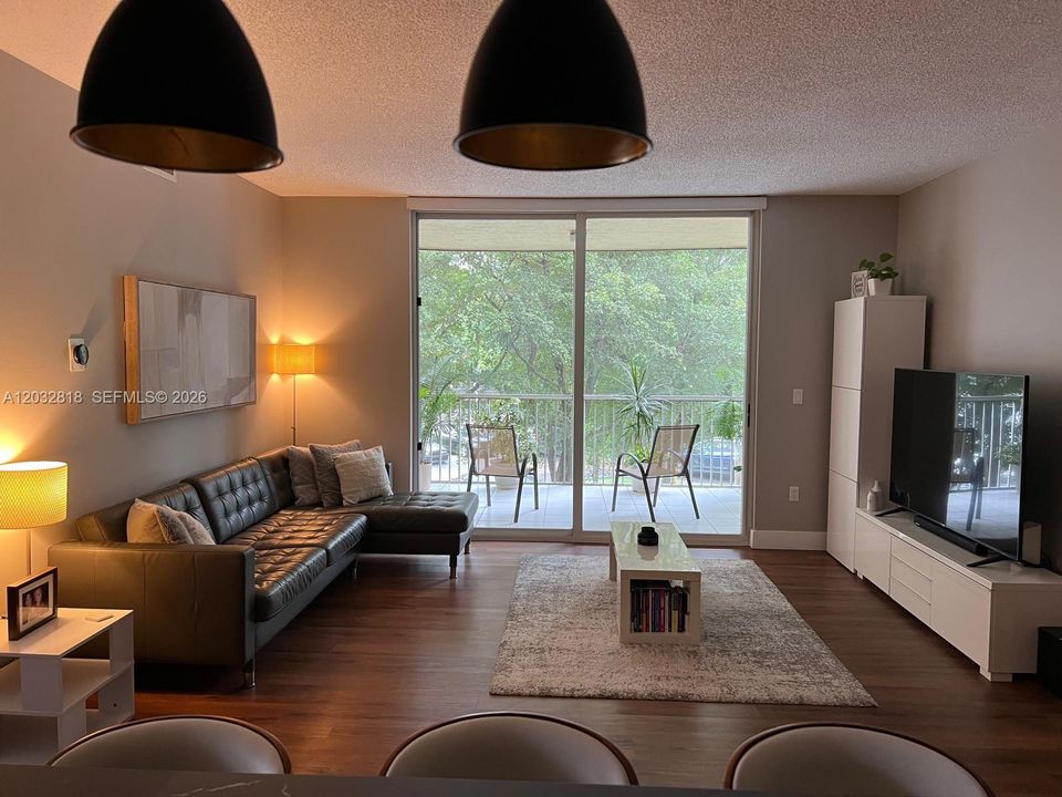 For Rent: $2,950 (2 beds, 2 baths, 1230 Square Feet)