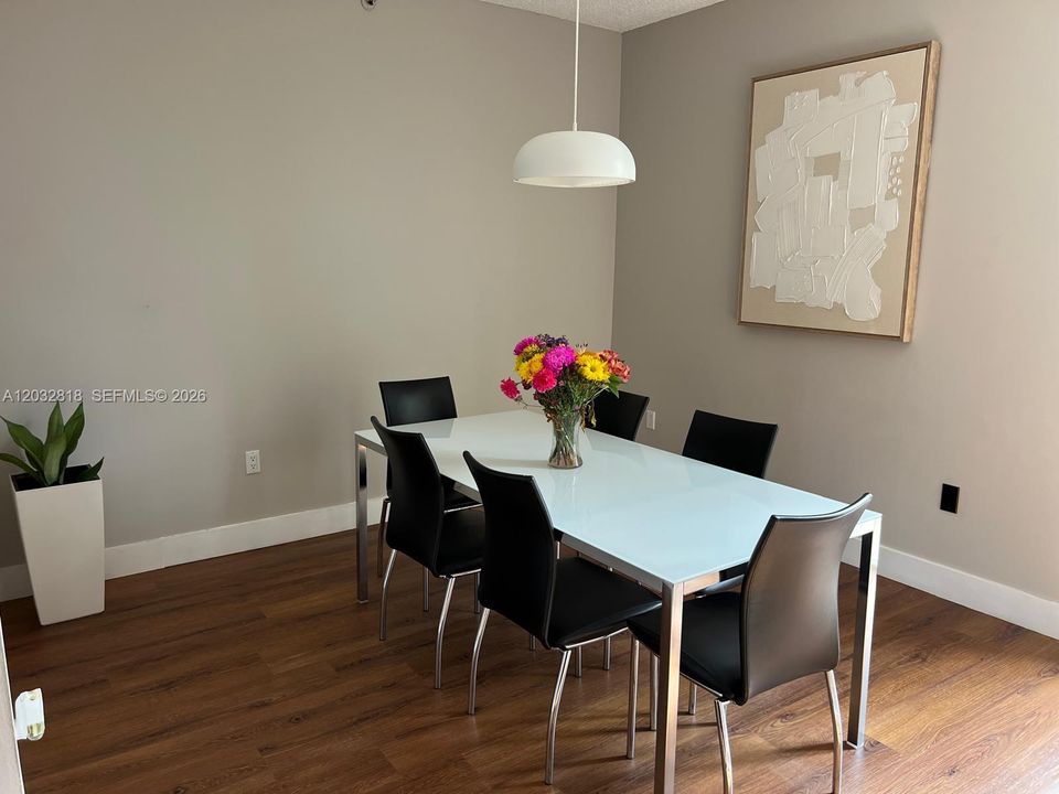 For Rent: $2,950 (2 beds, 2 baths, 1230 Square Feet)