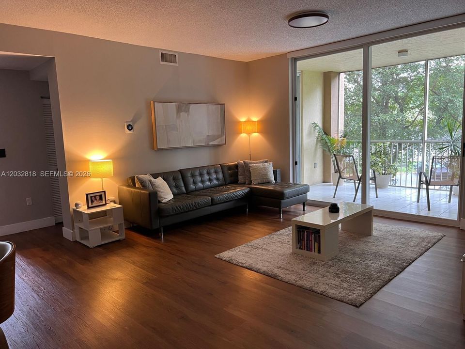 For Rent: $2,950 (2 beds, 2 baths, 1230 Square Feet)