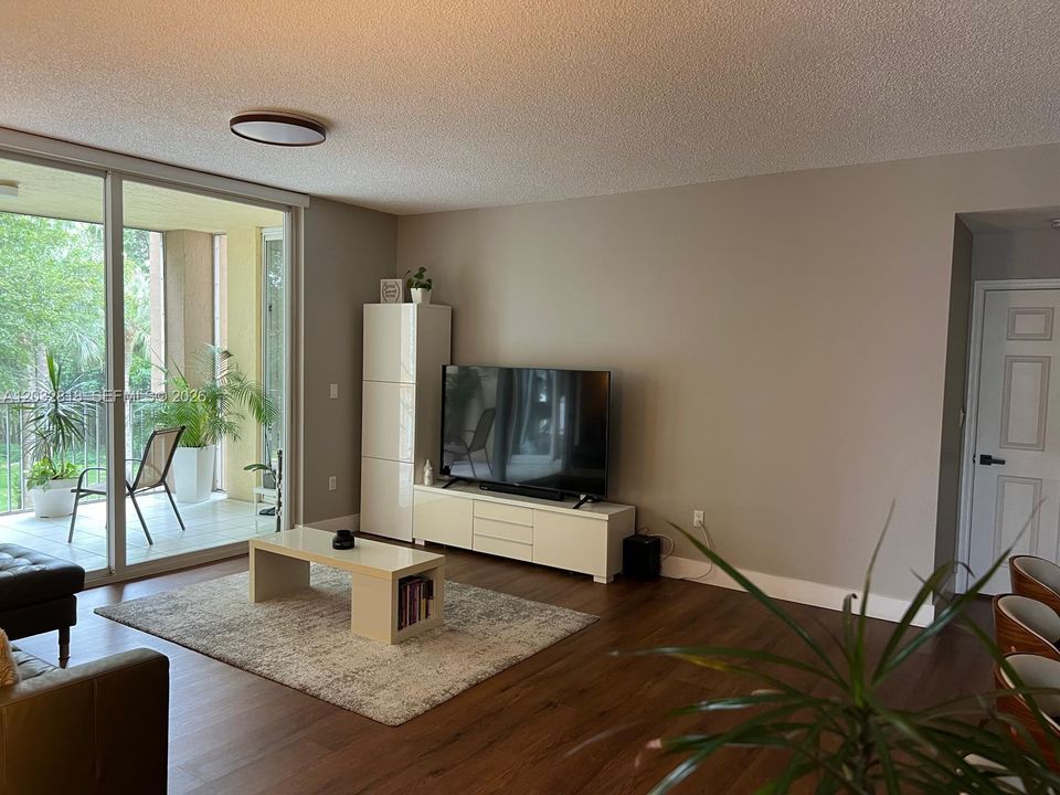 For Rent: $2,950 (2 beds, 2 baths, 1230 Square Feet)