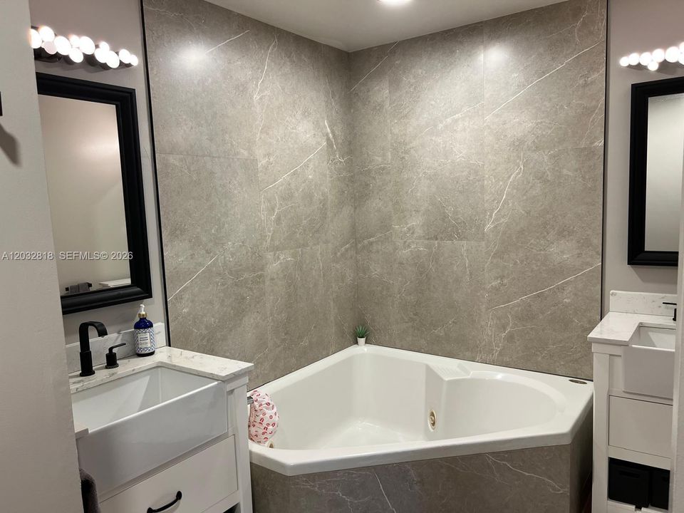 For Rent: $2,950 (2 beds, 2 baths, 1230 Square Feet)