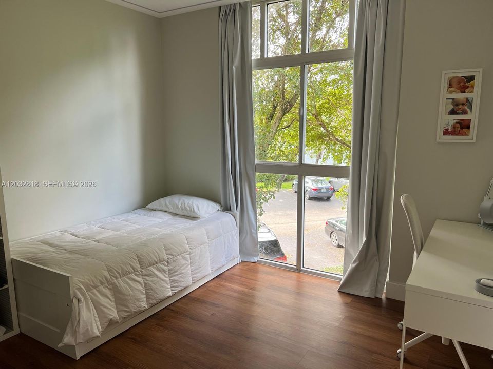 For Rent: $2,950 (2 beds, 2 baths, 1230 Square Feet)