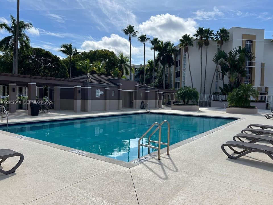 For Rent: $2,950 (2 beds, 2 baths, 1230 Square Feet)