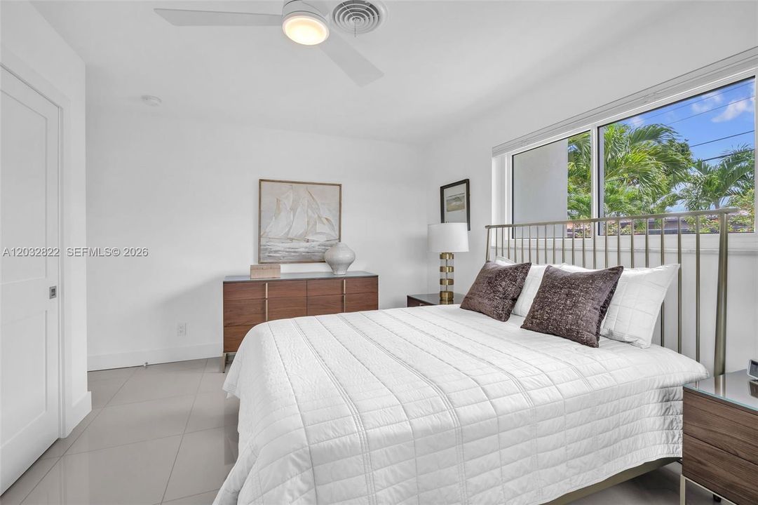 For Sale: $900,000 (3 beds, 2 baths, 1919 Square Feet)
