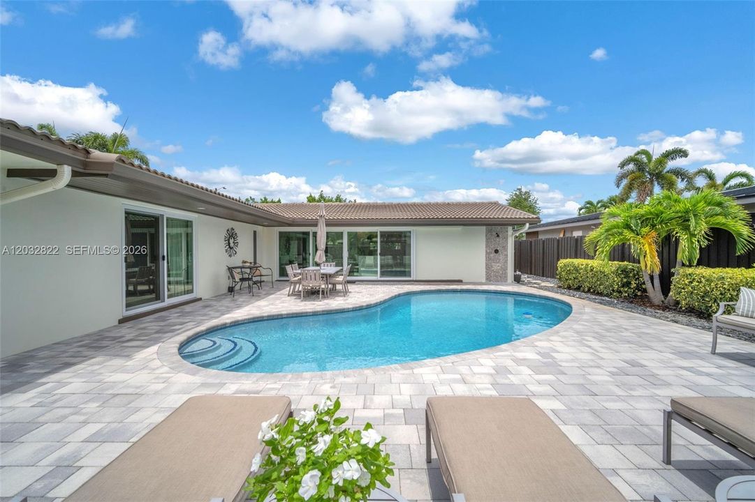 For Sale: $900,000 (3 beds, 2 baths, 1919 Square Feet)
