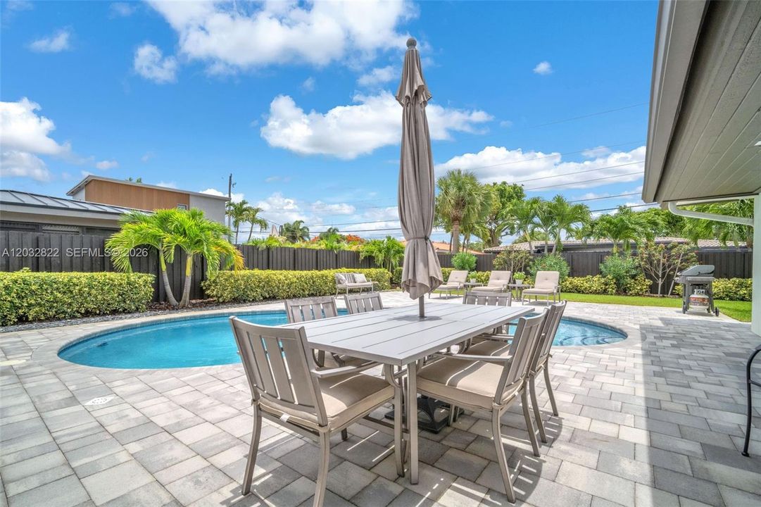 For Sale: $900,000 (3 beds, 2 baths, 1919 Square Feet)