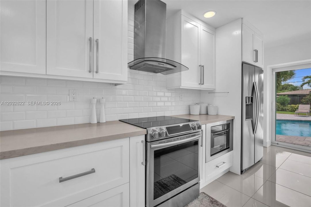 For Sale: $900,000 (3 beds, 2 baths, 1919 Square Feet)