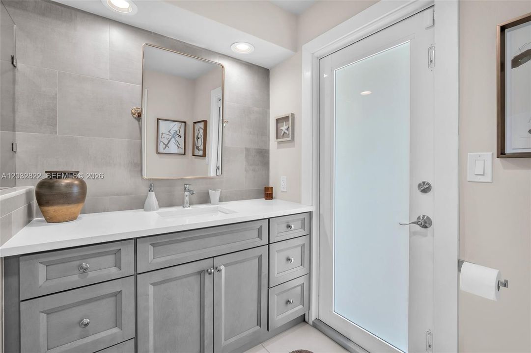 For Sale: $900,000 (3 beds, 2 baths, 1919 Square Feet)