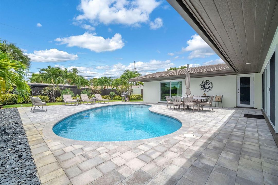 For Sale: $900,000 (3 beds, 2 baths, 1919 Square Feet)