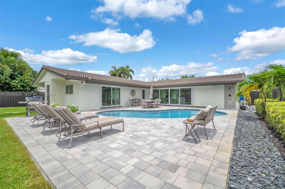 For Sale: $900,000 (3 beds, 2 baths, 1919 Square Feet)