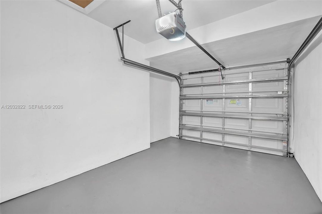 For Sale: $900,000 (3 beds, 2 baths, 1919 Square Feet)