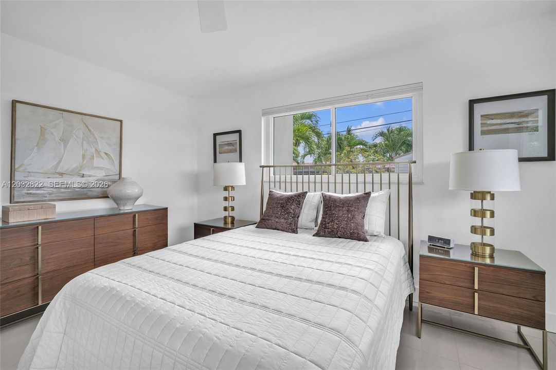 For Sale: $900,000 (3 beds, 2 baths, 1919 Square Feet)