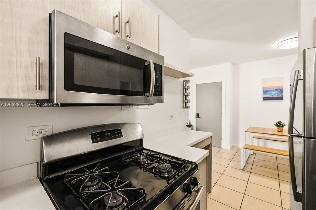 For Rent: $1,990 (1 beds, 1 baths, 10880 Square Feet)