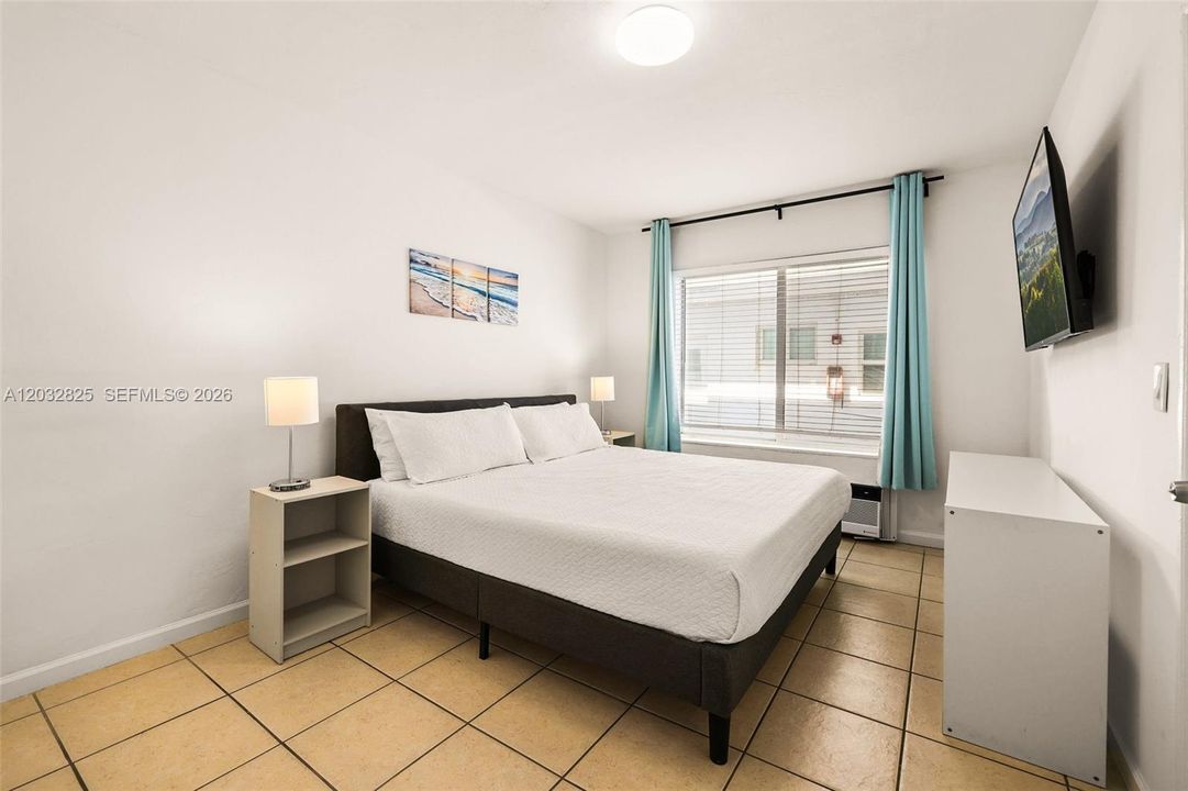 For Rent: $1,990 (1 beds, 1 baths, 10880 Square Feet)