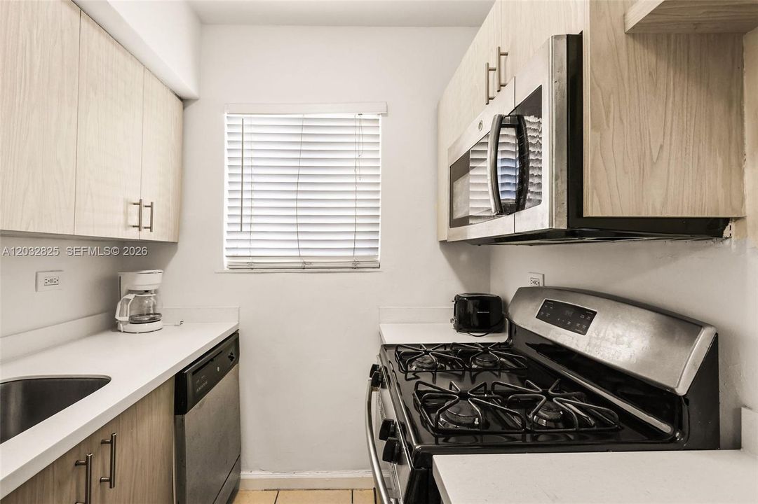 For Rent: $1,990 (1 beds, 1 baths, 10880 Square Feet)