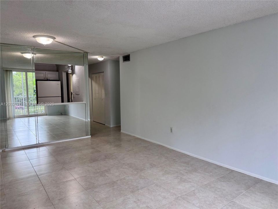 For Sale: $140,000 (1 beds, 1 baths, 720 Square Feet)