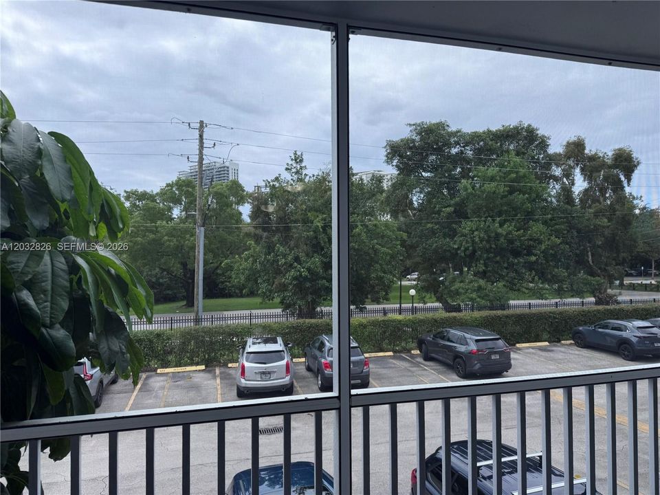 For Sale: $140,000 (1 beds, 1 baths, 720 Square Feet)