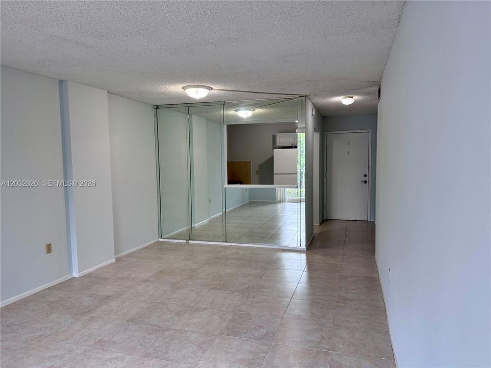 For Sale: $140,000 (1 beds, 1 baths, 720 Square Feet)