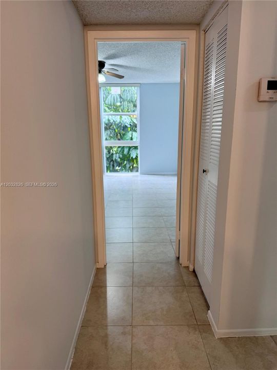 For Sale: $140,000 (1 beds, 1 baths, 720 Square Feet)