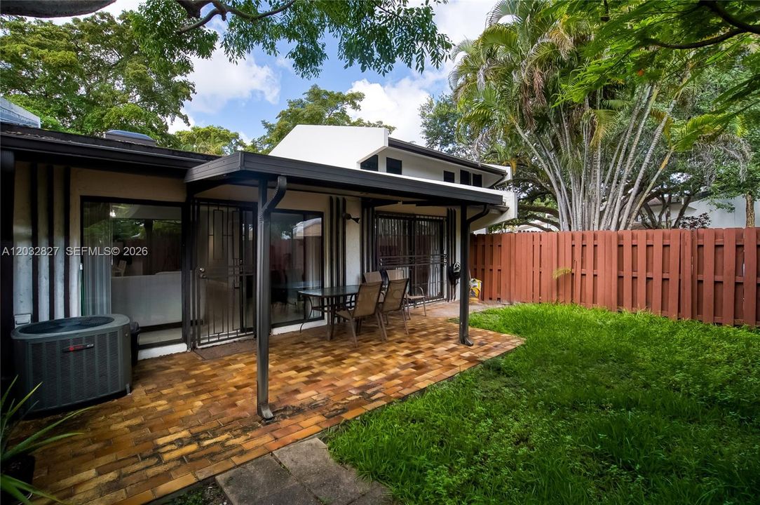 出租: $3,000 (2 贝兹, 2 浴室, 1400 平方英尺)