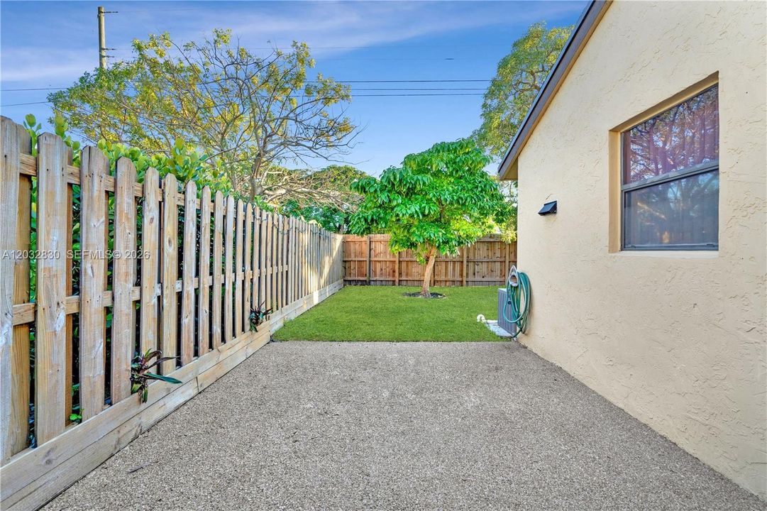 For Rent: $2,900 (3 beds, 2 baths, 1183 Square Feet)