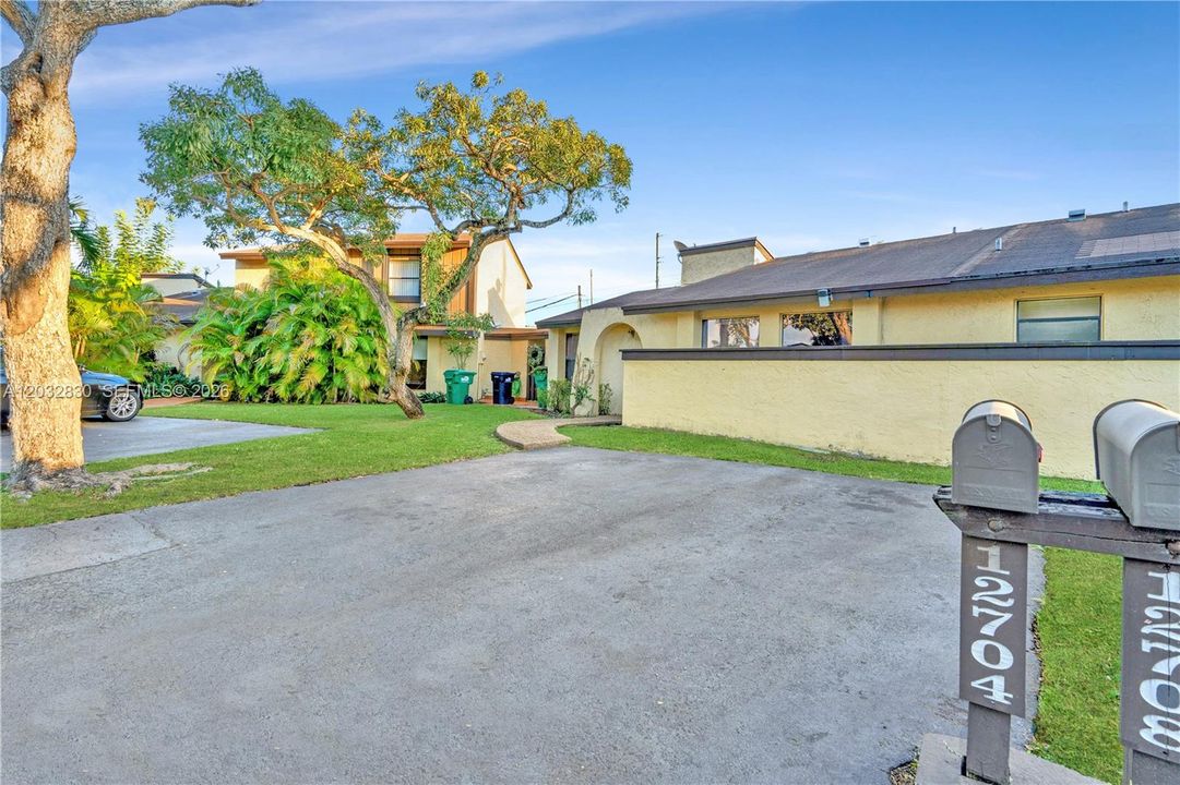 For Rent: $2,900 (3 beds, 2 baths, 1183 Square Feet)